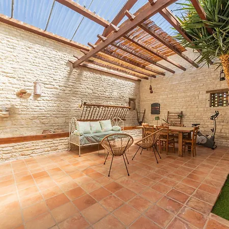 Le Vieux Fournil - Avec Terrasse Et Jardin * Marigny (Poitou-Charentes)