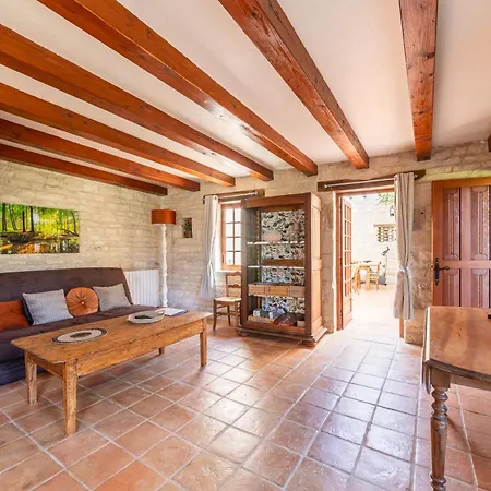 Le Vieux Fournil - Avec Terrasse Et Jardin * Marigny (Poitou-Charentes)